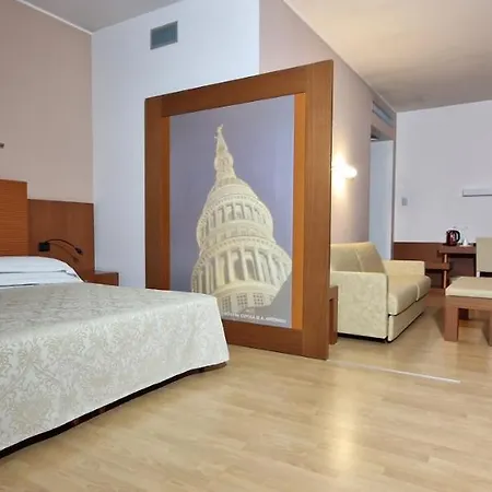 Szálloda Bella Italia Palace Novara