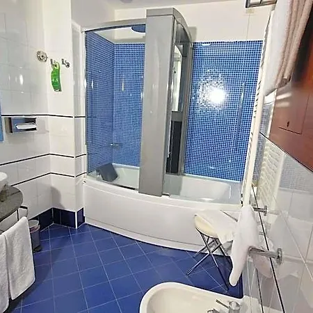 Bella Italia Palace Hotell 4*