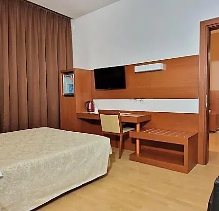 Bella Italia Palace מלון 4*