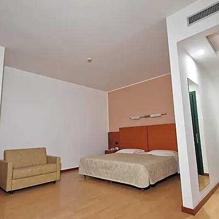 Bella Italia Palace Hotell 4*