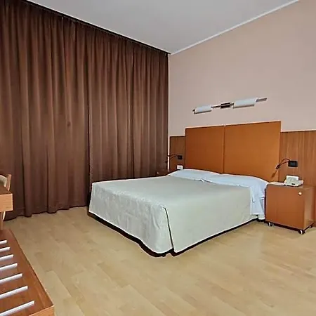 Bella Italia Palace Hotell 4*