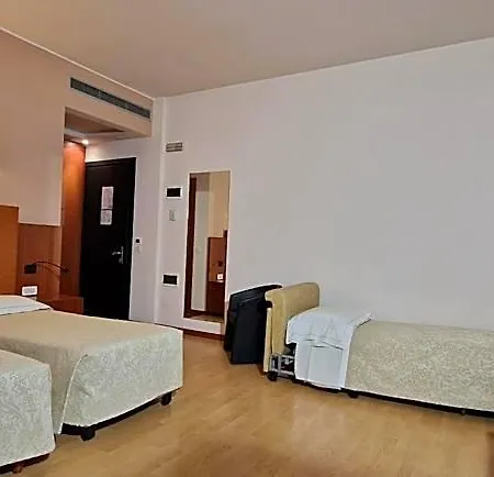 מלון Bella Italia Palace 4*