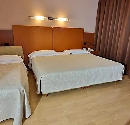 Bella Italia Palace מלון 4*