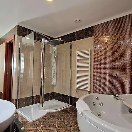 Bella Italia Palace Hotell 4*