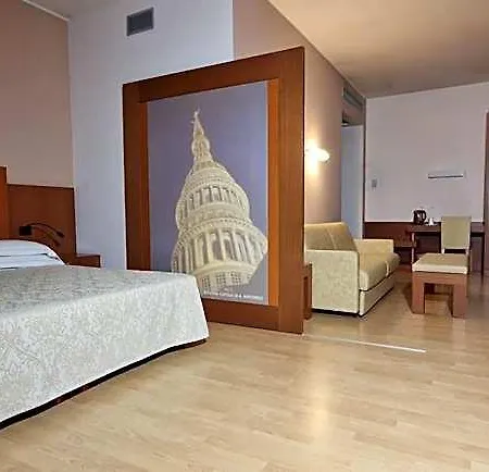 מלון Bella Italia Palace נוברה