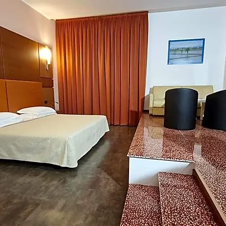 Bella Italia Palace מלון 4*